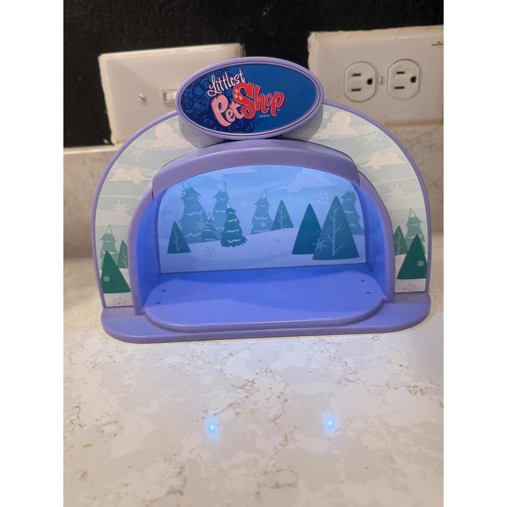 Littlest Pet Shop LPS Light Up Display Stage Purple Winter Trees Hasbro 2007